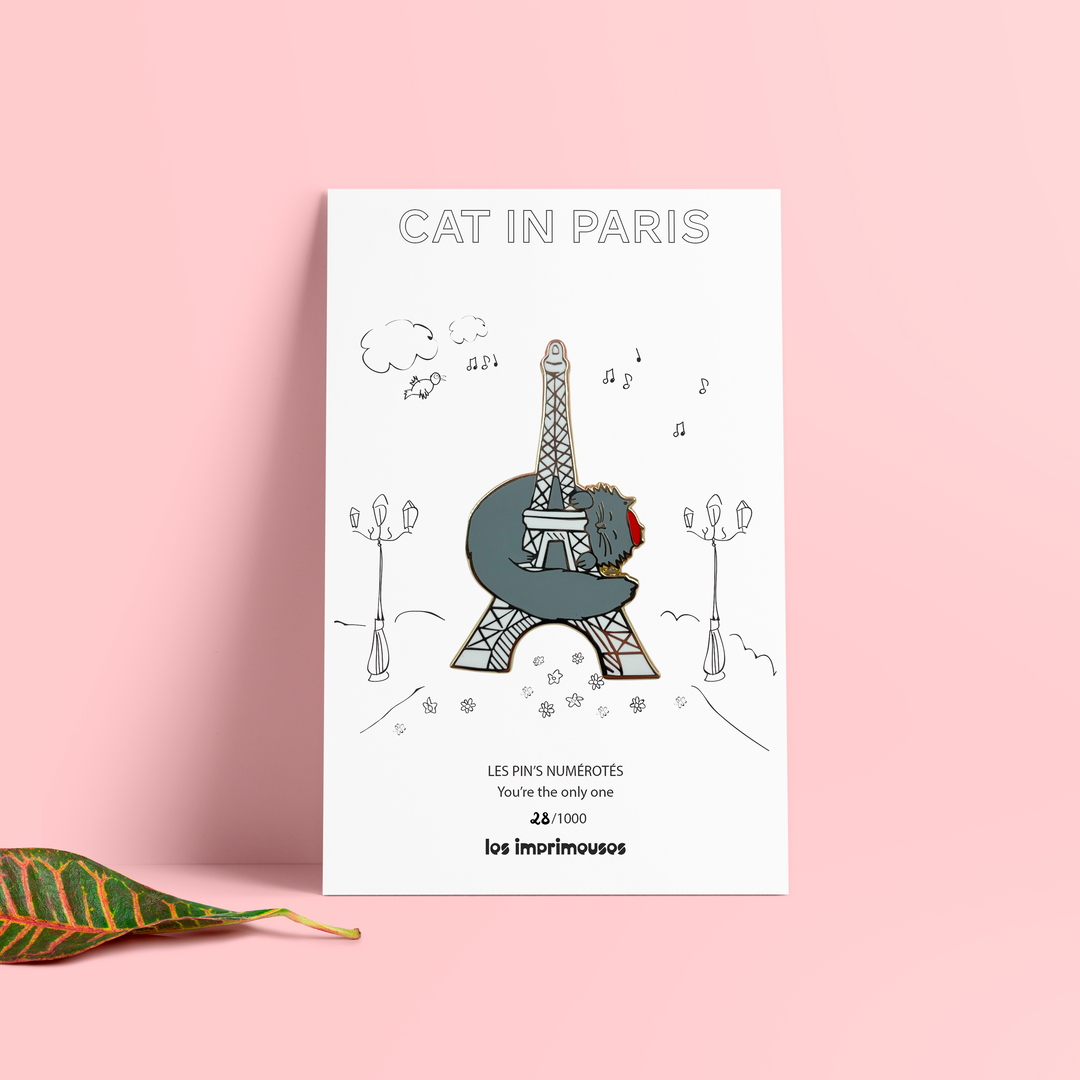 Pin’s Cat in Paris – Chat avec béret rouge sur la Tour Eiffel, clin d'œil à Emily in Paris et Godzilla