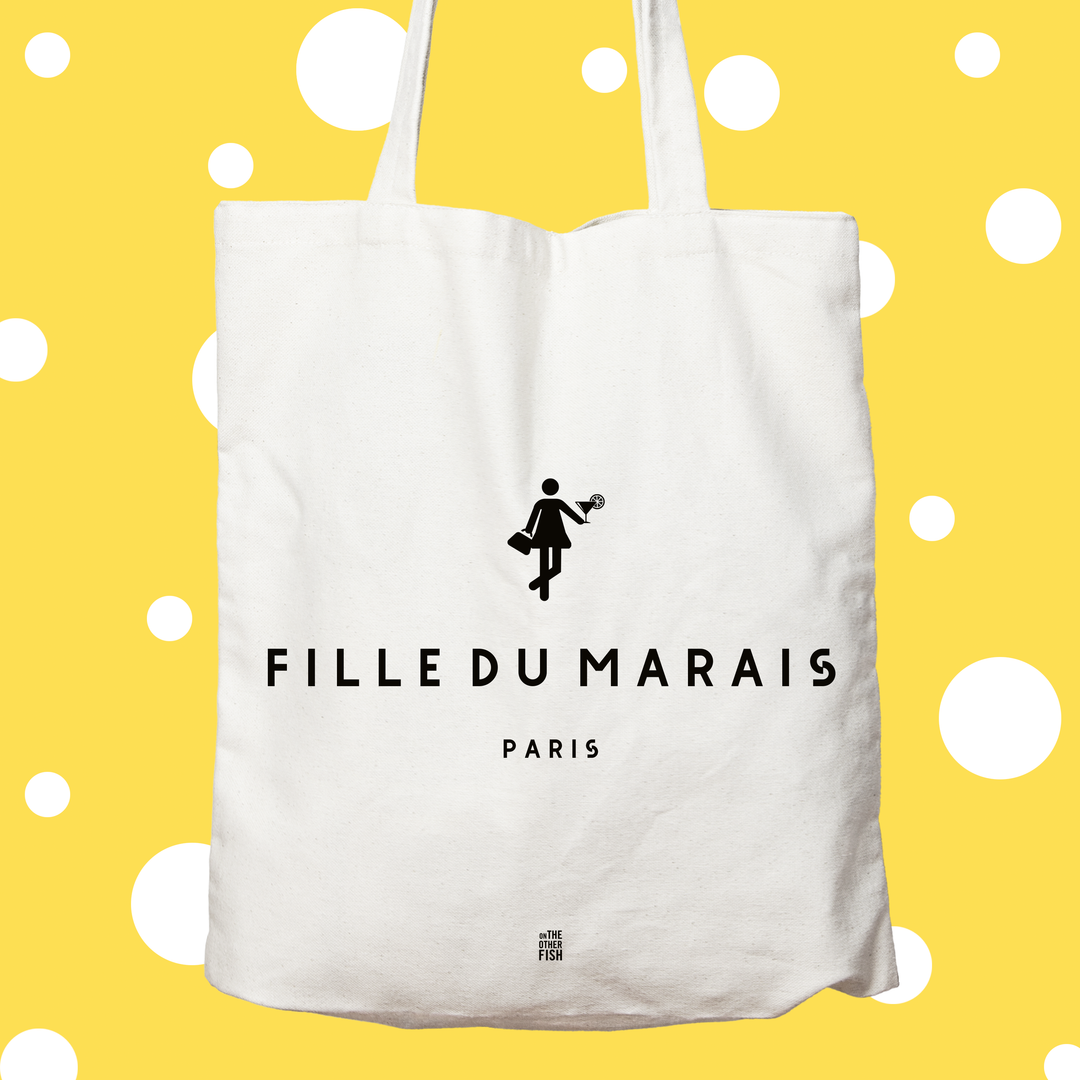 tote bag fille du marais à Paris, cocktail et sac à main