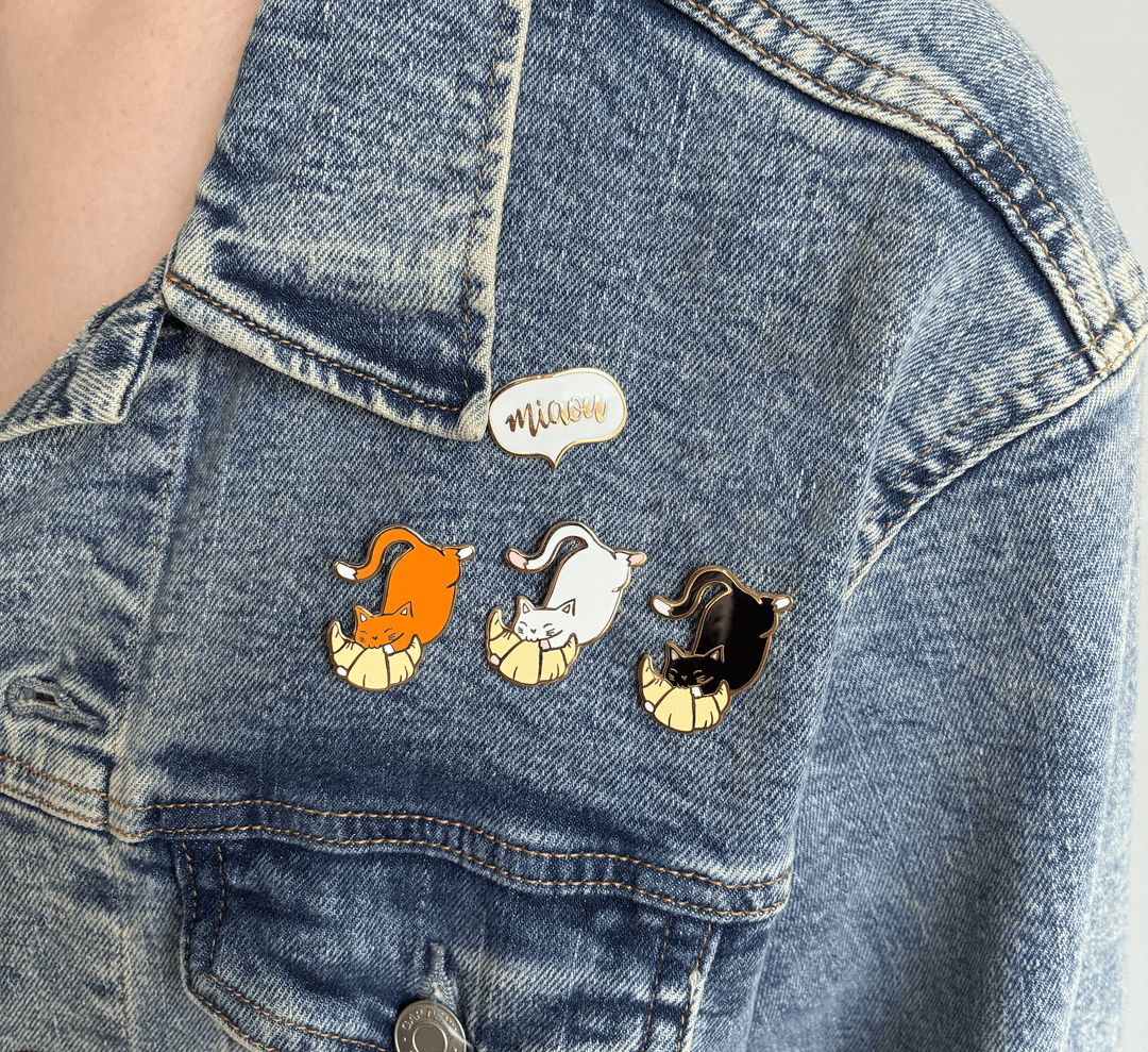Pin's Chez Bogato x Les Imprimeuses - Chat et croissant - Miaou