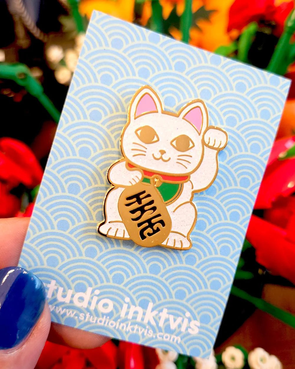 Pin's Maneki Neko, chat porte-bonheur - Studio Inktvis