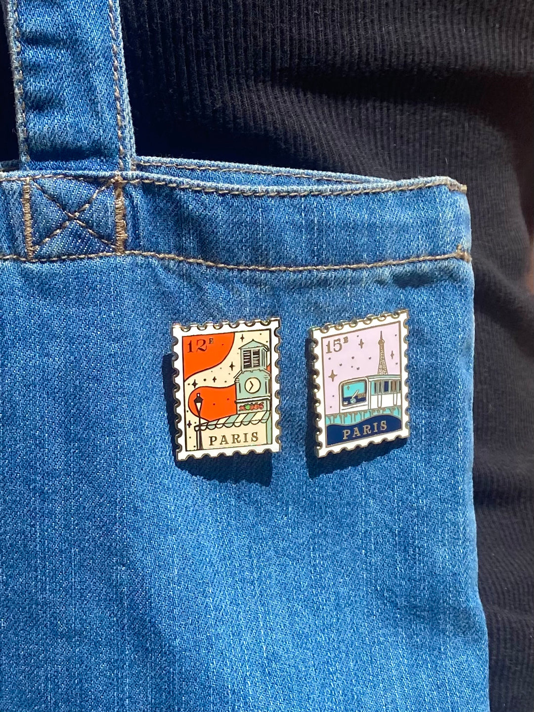Pin's - Timbre Paris 15e - Sous le Ciel du 15ème