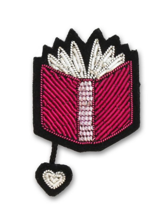 Broche livre M - Macon et Lesquoy
