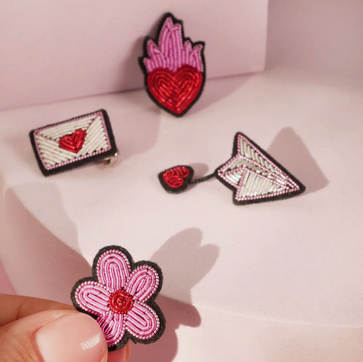 Broche Mini Avion & Coeur Fait Main Broderie Cannetille - Malicieuse