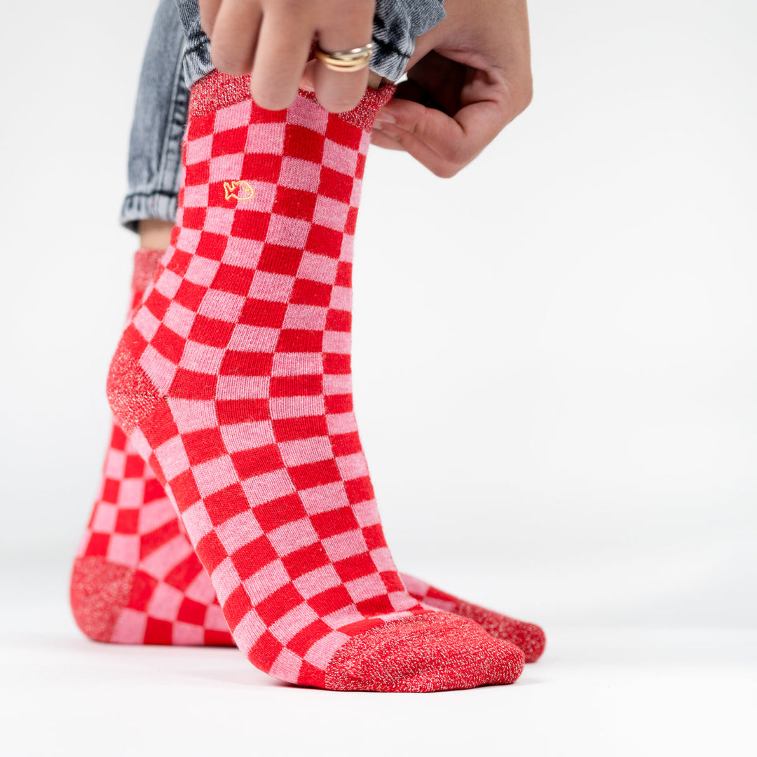 Chaussettes à carreaux portées