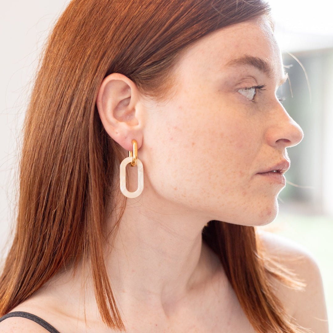 Boucle d'oreille - Créoles pendantes en acétate colorée - Les Cleias