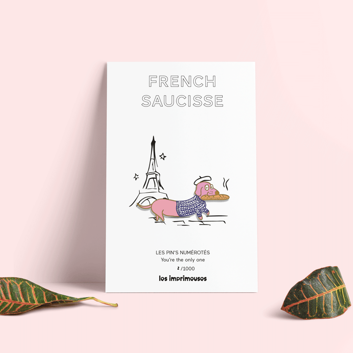 Pin's French Saucisse – Teckel Parisien avec Baguette et Pull Tricoté – Les Imprimeuses
