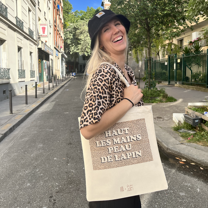 Tote bag - Haut les mains Peau de lapin - On The Other Fish x On Joue à quoi maman ?