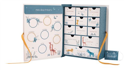 Découvrez le coffret naissance de la collection Sous mon baobab de Moulin Roty, un coffret à trésors pour ranger dans chacun des tiroirs toutes les douceurs de l'enfance. Ce coffret illustré met en scène les animaux de la collection rassembleront les souvenirs de naissance et garderont les premiers trésors de bébé dans les petits tiroirs.